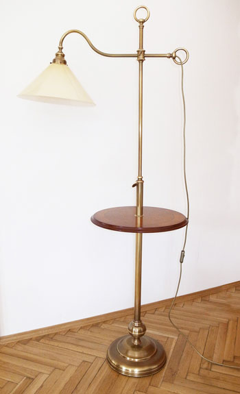 Kliknte pro velkou fotografii produktu Podlahov lampa se stolekem
